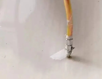 扶余瓷砖空鼓维修公司专业解答在瓷砖铺贴过程中，如果使用的砂料过粗（如全部使用了粗砂），可能会导致以下问题