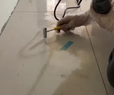 扶余瓷砖开裂维修公司专业分享瓷砖在铺贴前如果没有沥干水分，将会导致以下问题